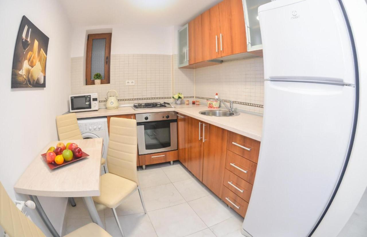 Spacious And Modern Apartment Close To Old City Bukarest Exteriör bild