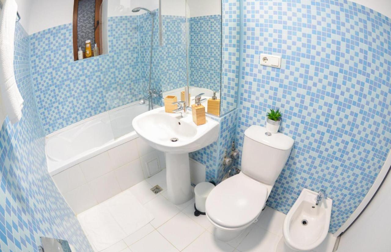 Spacious And Modern Apartment Close To Old City Bukarest Exteriör bild