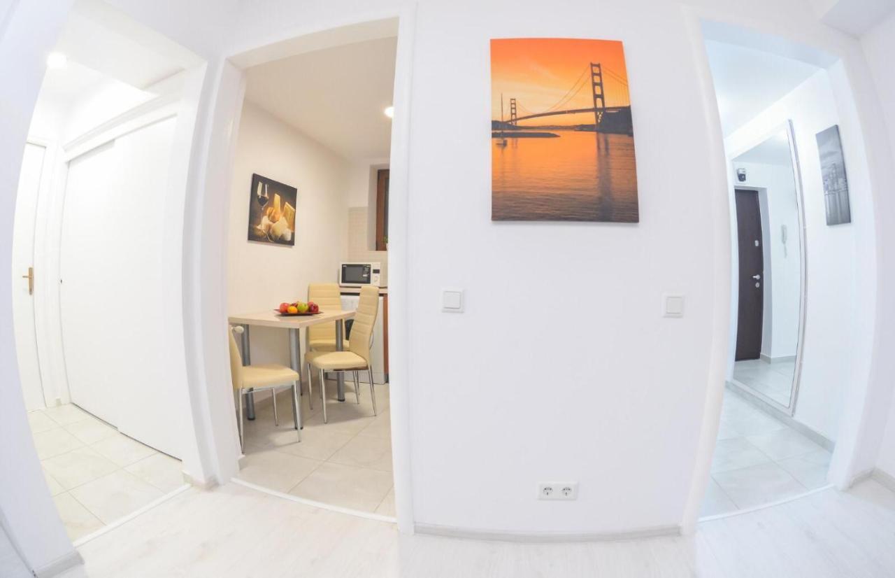 Spacious And Modern Apartment Close To Old City Bukarest Exteriör bild